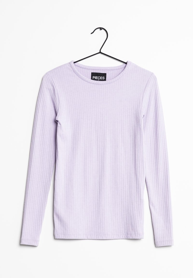 Světle fialový svetr s dlouhým rukávem vyrobený z ribbovaného materiálu. Má kulatý výstřih a štítek s nápisem "PIECES" na vnitřní straně výstřihu.