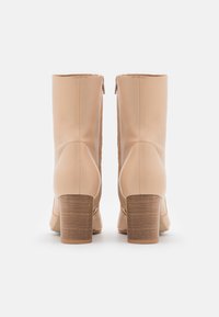 Jonak Kotníkové boty - beige