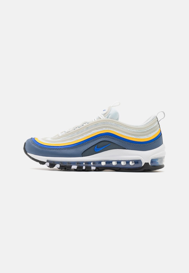 Nike Air Max 97 sneakers med bølgemønster i sølv, blå og gul. Mesh- og syntetiske materialer med en synlig luftenhet.