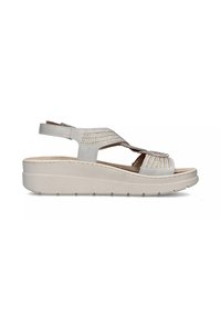 Sandali platform bianchi con fasce perforate, punta aperta e suola testurizzata. Cinghia regolabile alla caviglia per una vestibilità sicura.