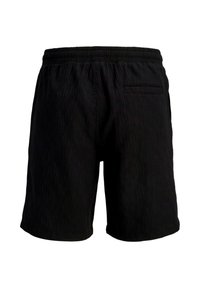 Shorts noirs longueur genou avec taille élastique et une poche arrière passepoilée, vus de dos sur fond blanc.