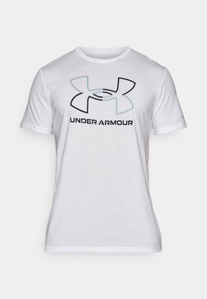 T-shirt branco de algodão com mangas curtas, apresentando um grande logótipo da Under Armour em preto e azul claro na frente. Textura suave, ajuste clássico.