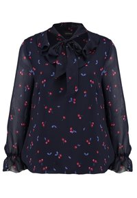 Blusa trasparente blu navy con stampa di ciliegie rosse e foglie blu, colletto arricciato con fiocco e polsini arricciati su maniche lunghe.