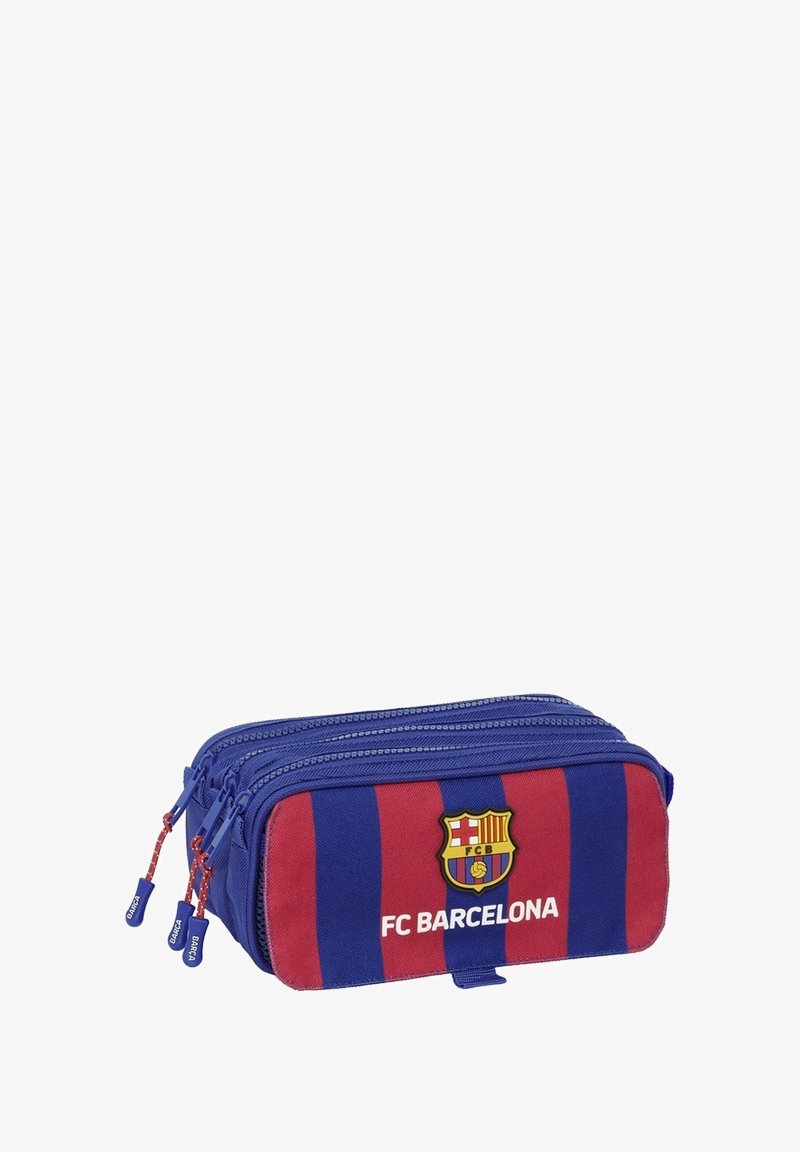 Czerwono-niebieskie, w paski etui na przybory FC Barcelona z dwoma komorami na zamek błyskawiczny, z logo i markowymi uchwytami do zamków. Wykonane z trwałego materiału.