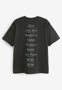Next RELAXED FIT SHORT SLEEVE GRAPHIC STANDARD - Printtipaita - black rebellion