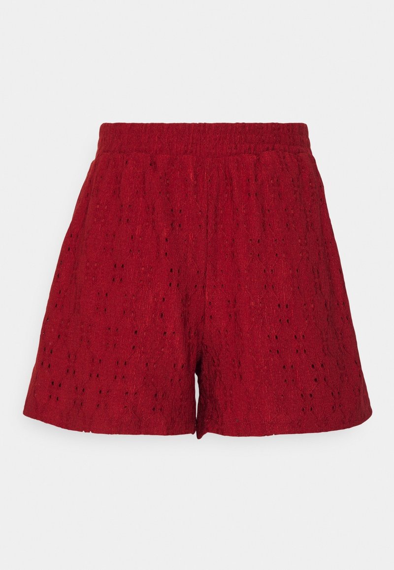 Shorts rouges en maille avec une taille élastique et un motif perforé subtil sur tout le tissu.