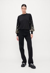 ONLY Tall ONLBROOKE FOIL O NECK - Φούτερ - black/gold-colored