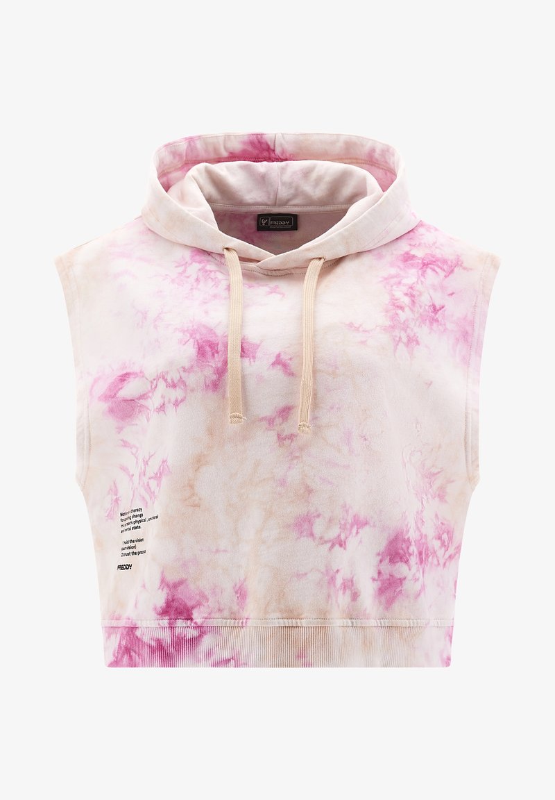 Zkrácená mikina v béžové barvě s růžovým tie-dye vzorem, která má kapuci se šňůrkou a vroubkovaný lem. Materiál se zdá být měkký a mírně texturovaný.