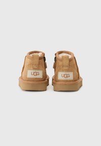 UGG CLASSIC DAZZLE - Snowboots  - chestnut