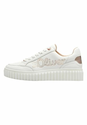 Sneaker bianche con suola a piattaforma, presentano una tomaia in pelle liscia, cuciture decorative e un logo distintivo in corsivo. Dettagli metallici sul tallone.