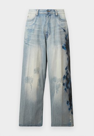 Helehallid denim aviavärvi laiad teksad, millel on kulumine ja ühel küljel abstraktsed mustad ja sinised mustrid. Klassikaline viie taskuga stiil.