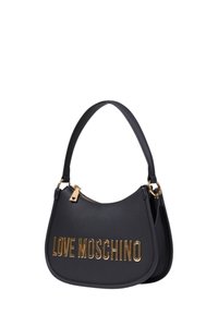 Borsa sintetica nera con una silhouette curva, caratterizzata da lettering dorato 'LOVE MOSCHINO' e una chiusura con zip, completata da una tracolla.