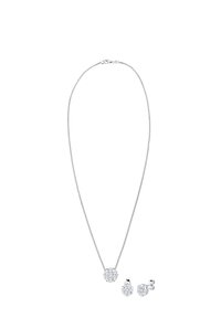 Zilveren sieradenset met een dunne kettinghalsketting met een ronde hanger en bijpassende studoorbellen versierd met heldere, schitterende stenen.