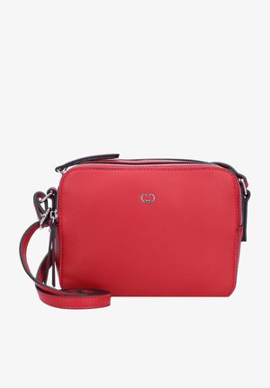 Petit sac bandoulière en cuir rouge avec fermeture éclair argentée, sangle réglable et petit logo argenté sur le devant.