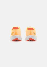 New Balance FRESH FOAM 680 - Tenisice za cestovno trčanje - white/peach