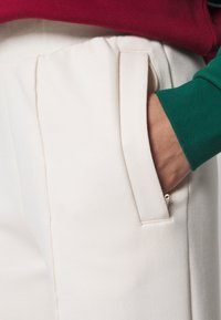 adidas Originals ADICOLOR NEUCLASSICS - Tréningruha alsók - white/black