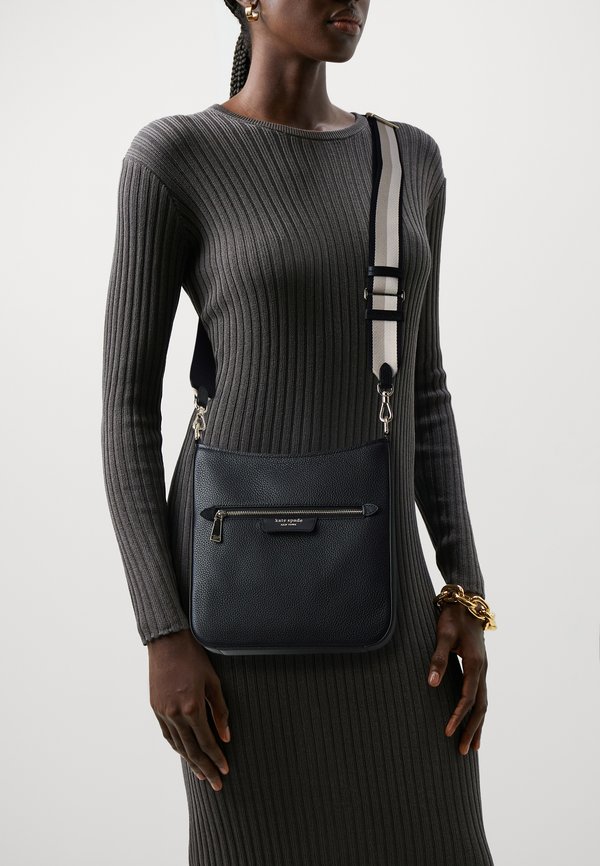 MESSENGER CROSSBODY - Cross body bag