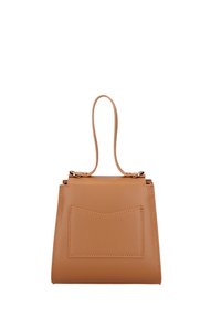 Borsa a tracolla in pelle color tan con design strutturato, dotata di tasca frontale, manico superiore e dettagli in metallo dorato.