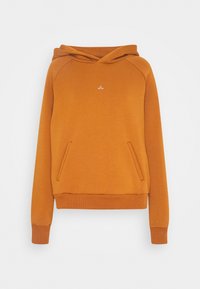 Sudadera naranja hecha de tejido suave, con un bolsillo frontal tipo canguro, puños de canalé, capucha con cordón y un pequeño logo en el pecho.