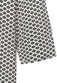 Juodas ir baltas raštas marškinių rankogalyje, su mažais gėlių motyvais, mygtukų uždarymas skaidriais mygtukais ir lygus audinio paviršius.