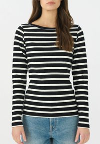 Non selezionato, 9 black