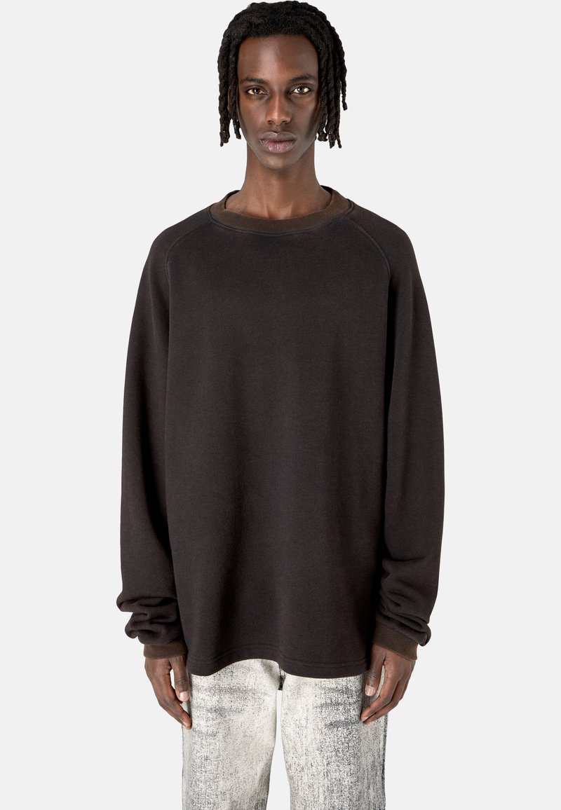 Schwarzer oversized Sweatshirt mit rundem Ausschnitt und langen Ärmeln, aus weichem Material gefertigt, mit Rippbündchen und lässigem Schnitt.