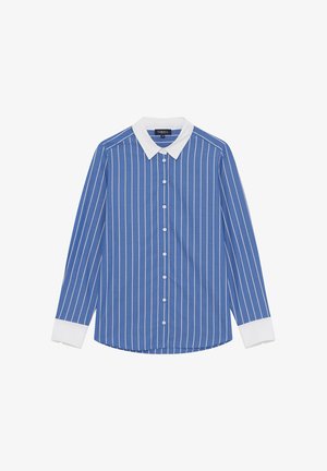 Camisa de manga larga azul con rayas verticales blancas, cuello blanco, cierre de botones y puños blancos. Tejido suave con un corte ajustado.