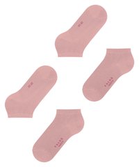 Calze alla caviglia rosa realizzate in materiale morbido. Presentano una texture liscia, talloni rinforzati e il nome del marchio "FALKE HAPPY" stampato in un colore contrastante.