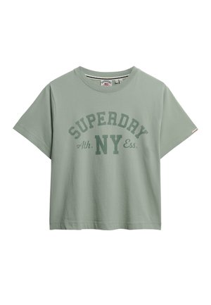 Lichtgroene katoenen T-shirt met korte mouwen, voorzien van vetgedrukte tekst "SUPERDRY" met daaronder "NY". Comfortabele pasvorm, ronde hals en klassiek design.