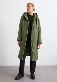 Marc O'Polo PADDED WITH HOOD DRAWSTRING AT WAIST - Parka - olive crop