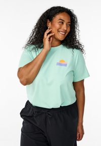Zizzi RÜCKEN - T-shirts print - grayed jade washed