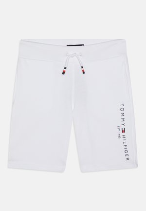 Hvide bomuldsshorts med elastisk talje og snøre. Har et sideprint med teksten "TOMMY HILFIGER EST. 1985" i marineblå og røde accenter.