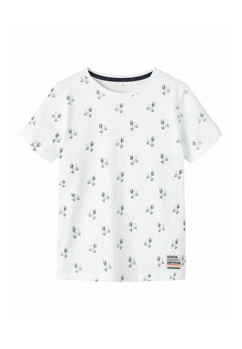 Hvid bomulds t-shirt med korte ærmer, prydet med et mønster af små blå hundeillustrationer og et mærke på den nederste side.