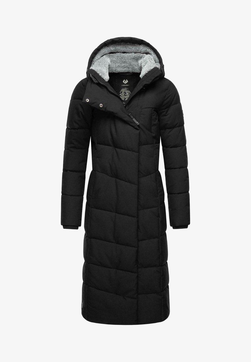 Abrigo largo acolchado negro con capucha, que incluye un suave forro de forro polar gris, cremallera diagonal y textura acolchada. Silueta ajustada con mangas acentuadas.