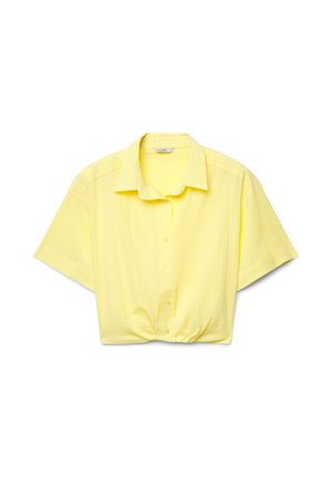 Camicia corta gialla a maniche corte con bottoni, colletto e sottili righe verticali, leggermente arricciata nella parte anteriore inferiore.