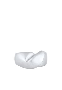 Bague en argent au design torsadé et lisse. Caractérisée par une finition polie et des bords arrondis, elle met en avant un style contemporain et minimaliste.