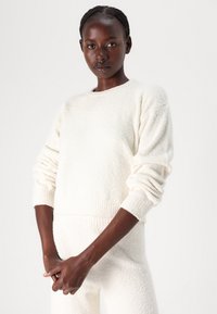 Calvin Klein Underwear PLUSH SWEATSHIRT - Pyžamový vrchný diel - ivory