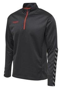 Pullover nero a maniche lunghe con zip a un quarto, tessuto testurizzato, dettaglio della zip rossa e accenti a motivo a chevron bianchi sulle maniche.