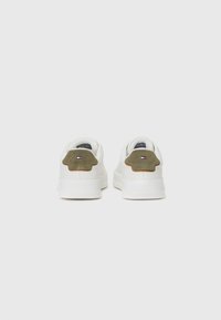 Tommy Hilfiger COURT - Sportbačiai - ecru/army green