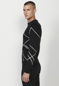 Koroshi Pulover - black