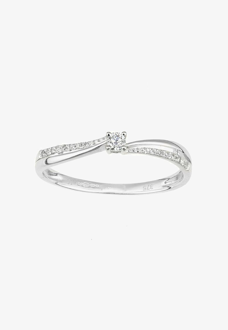 Prsten od bijelog zlata s dizajnom uvijenog prstena, središnjim okruglim dijamantom i malim dijamantima na jednoj strani. Glatka polirana površina.