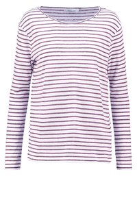 Valkoinen ja purppura raidallinen pitkähihaine T-paita, jossa on pyöreä kaula-aukko ja pehmeä rakenne. Raidat ovat tasaisesti jaoteltuja.