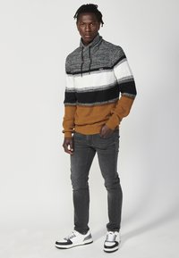 Koroshi Vesta - ocre   ochre