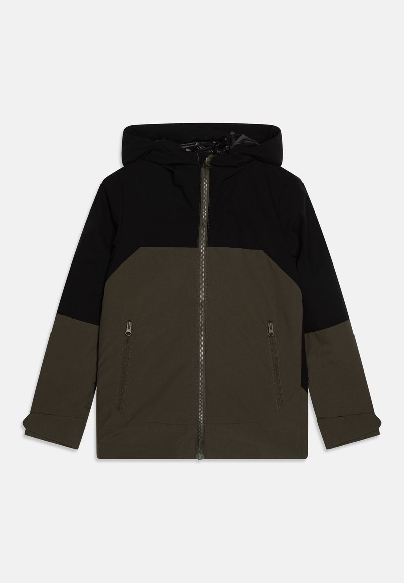 Veste à capuche avec une partie supérieure noire et une partie inférieure olive foncé. Elle possède une fermeture éclair à l'avant, deux poches latérales et un tissu texturé.