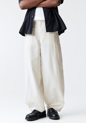 WIDE BALLOON FIT - Trousers - white