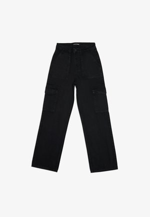 Calças cargo pretas em ganga, com cintura alta, cordão, pernas largas e vários bolsos laterais para utilidade.