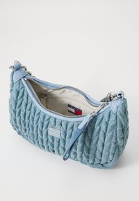 Thumbnail Image 4