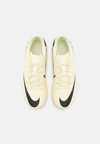 Nike Performance - Buty piłkarskie na twardą nawierzchnię