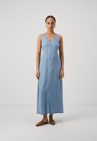 ONLY - ONLBRIGHTON CUTOUT LONG DRESS  - Maxikjoler - light blue denim Miniaturebillede 1