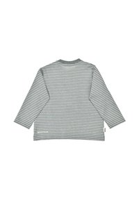 Graues Langarmshirt mit weißen Streifen, runder Halsauschnitt und seitlichen Schlitzen. Auf dem Saum befindet sich ein Etikett mit der Aufschrift "Es ist Zeit für die Natur".